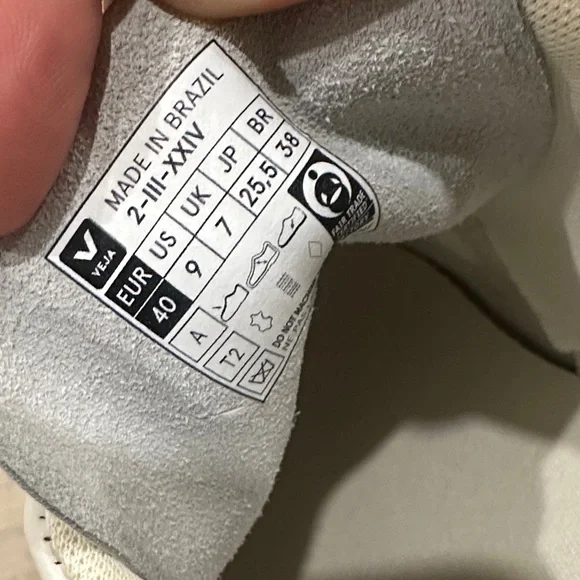 Veja V-10 All White Colorway Casual Sneakers Size 9 - Picture 6 of 6